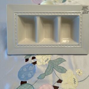 Elegant White Divided Garnish Pearl Dot NWOT Retired